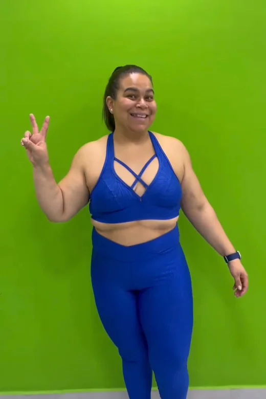 Jenifer depois de eliminar 8 kg
